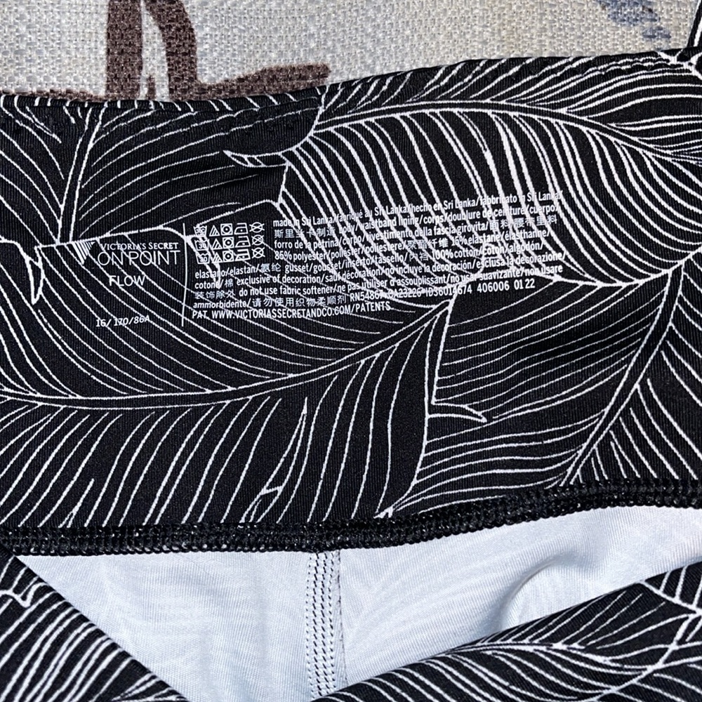 Victorias Secret High Rise 7/8 Legging Size 16 - Picture 3 of 4